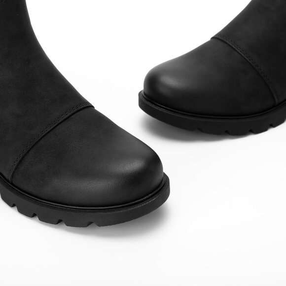 Chic Women's Chelsea Boots - Low Heel Slip-On Ankle Booties in Black, Size 8.5 - Picture 3 of 6